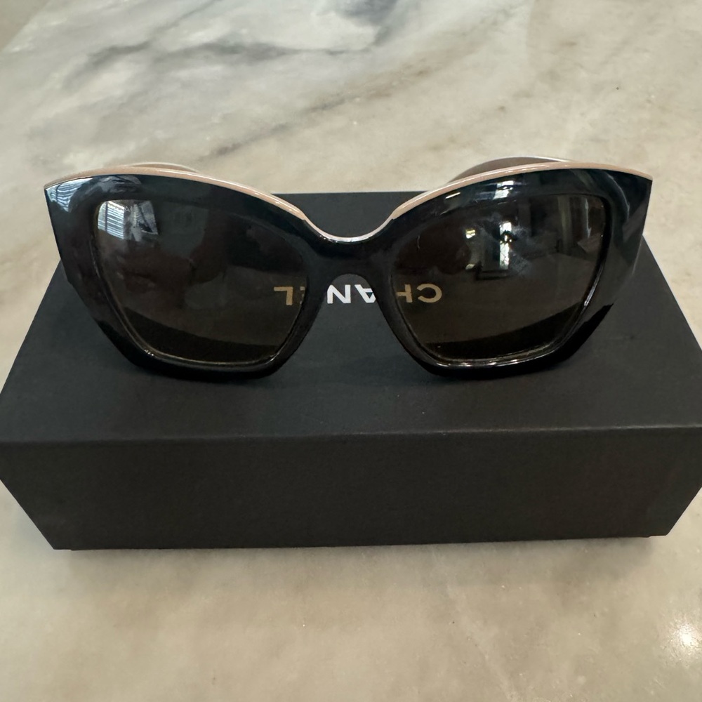 CHANEL Black Glasses Sleek Modern Design